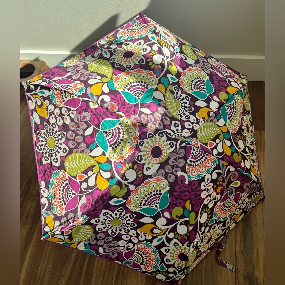 ☔️🌂Vera Bradley “plum crazy” purple folding Umbrella